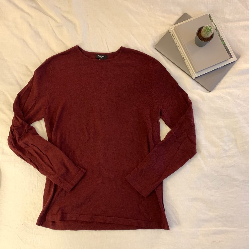 L Men's burgundy crew neck shirt